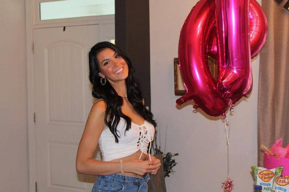 Isabelle Tate, aktris 9-1-1: Nashville yang berjuang dengan penyakit langka, meninggal di usia 23 tahun. (instagram.com/izzy.tate)