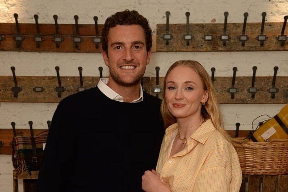 Rumor Kencan Chris Martin dan Sophie Turner