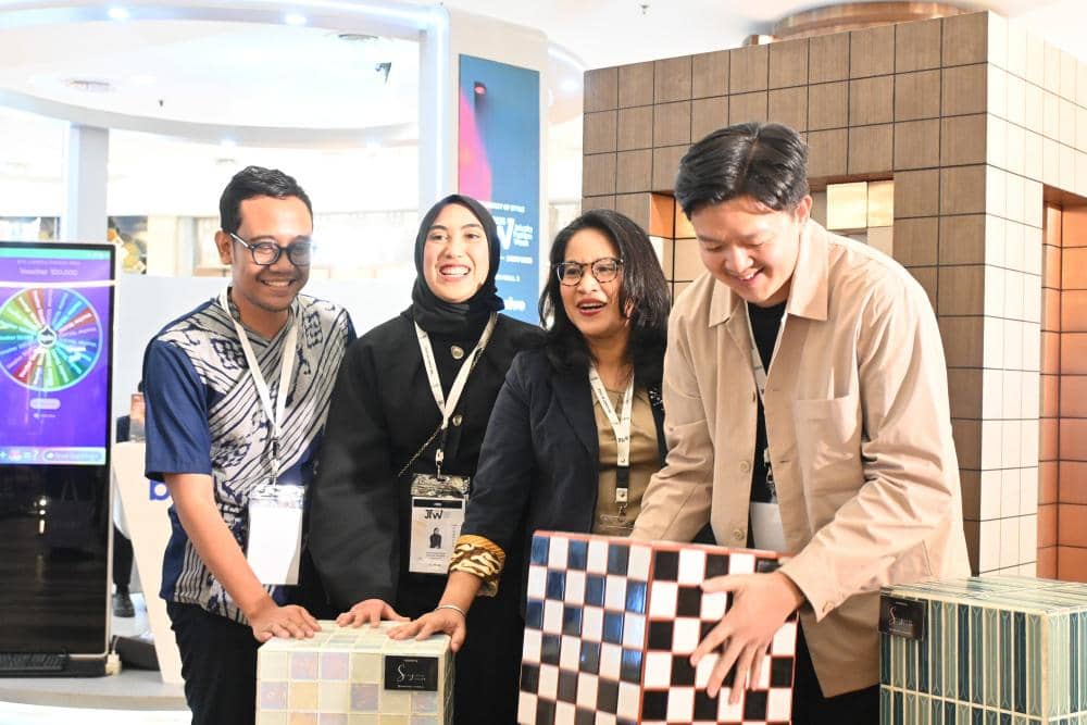 (Kiri ke Kanan) Pak Rico (HDII), Bu Safira (HDII), Bu Ranu (HDII) & Pak Kevin (AICA).jpg