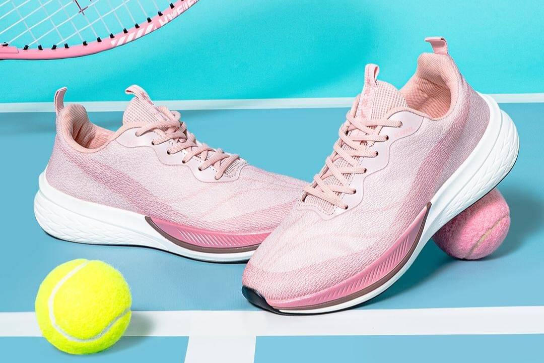 sepatu olahraga wanita yang ringan