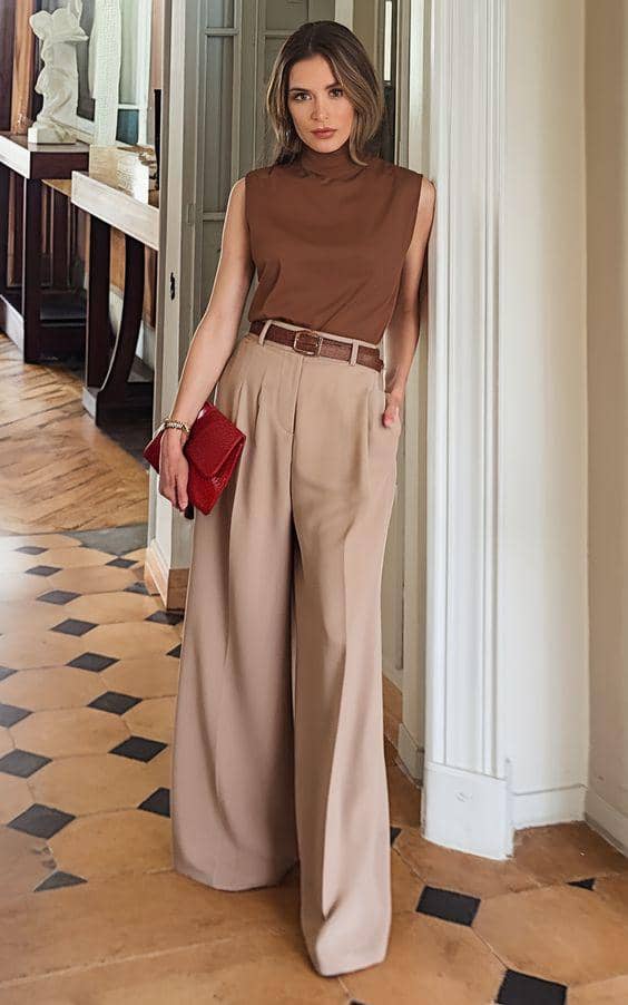 Sleeveless dark chocolate top dengan wide leg pants coksu