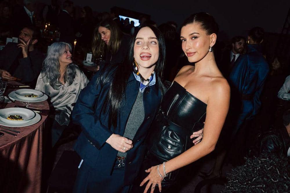 Billie Eilish dan Hailey Bieber di WSJ. Magazine 2025 Innovator Awards. (instagram.com/wsjmag)