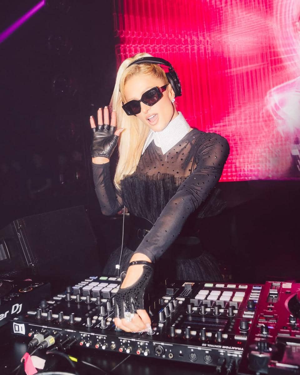 Sumber kekayaan Paris Hilton