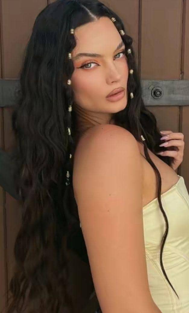 ide styling rambut dengan hair cuffs