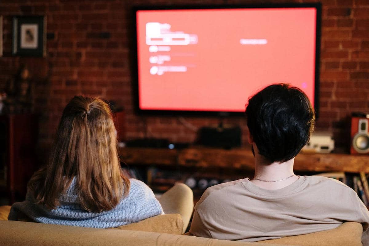 7 Ide Quality Time saat Musim Piala Dunia bareng Pasangan 