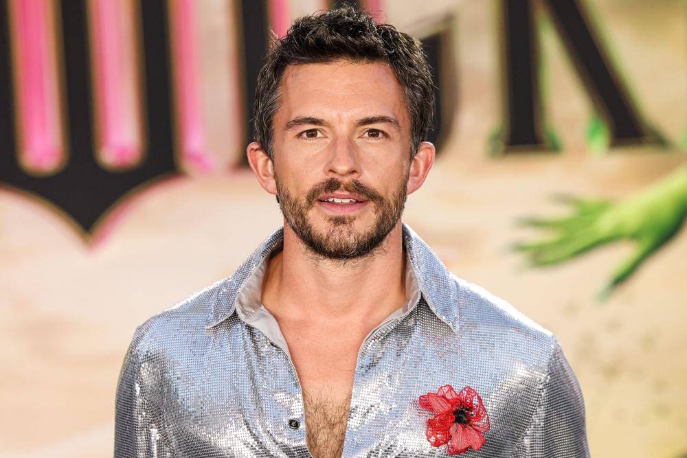 Fakta Asmara Jonathan Bailey