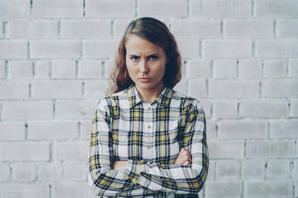 ilustrasi perempuan marah (unsplash.com/Vitaly Gariev)