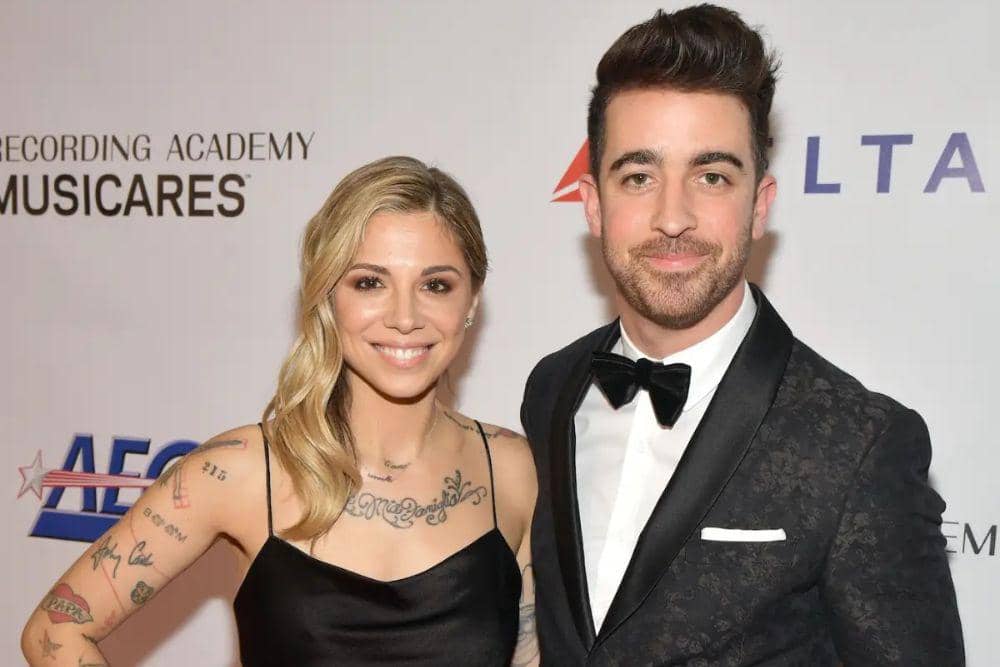 Christina Perri dan Paul Costabile Cerai
