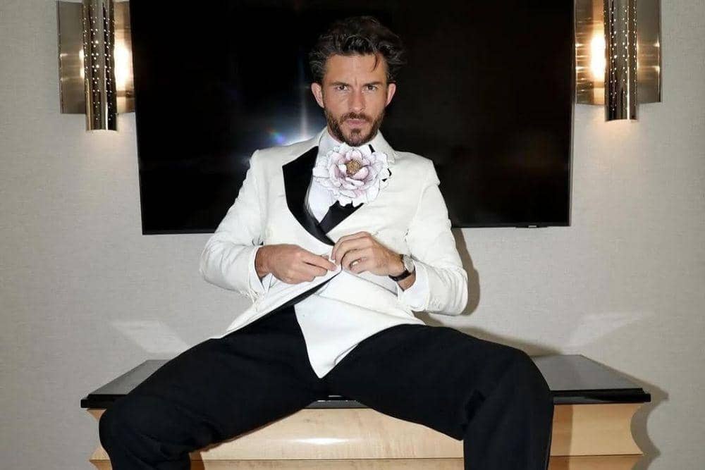 Fakta Asmara Jonathan Bailey