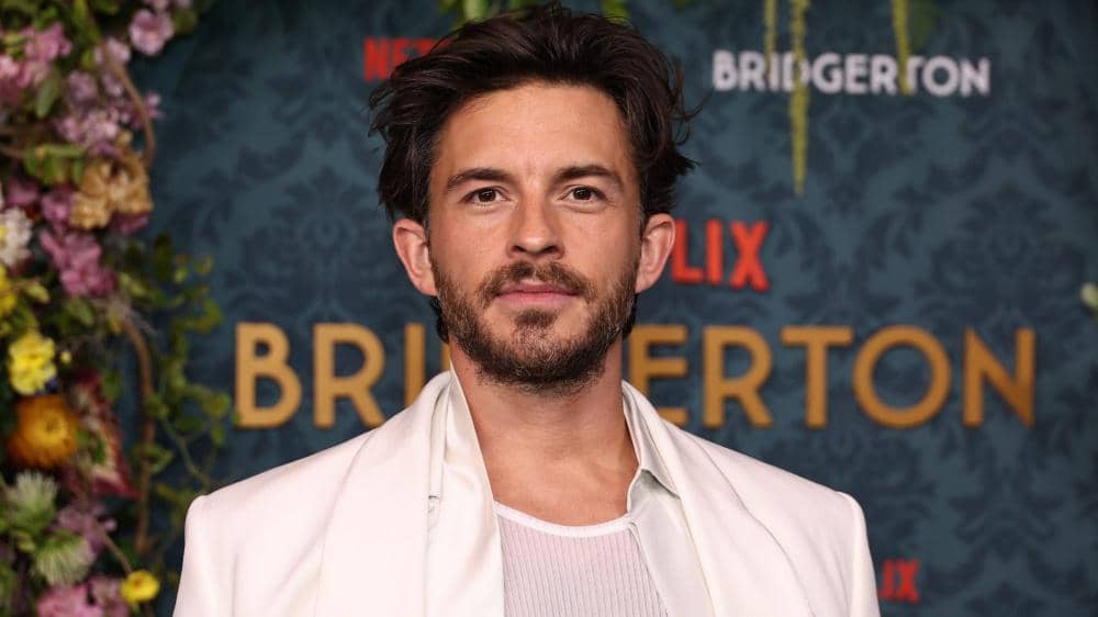 Jonathan Bailey 2.jpg