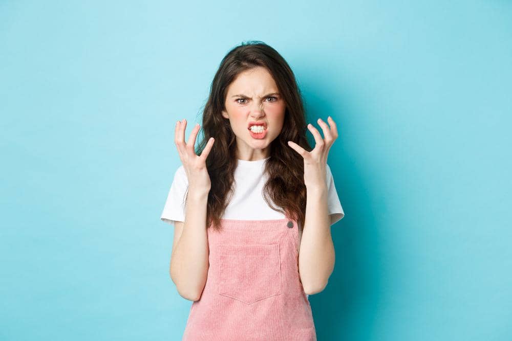 ilustrasi perempuan marah (freepik.com/benzoix)