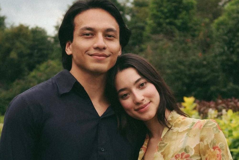 Jefri Nichol kini tengah berbahagia bersama kekasih barunya, Ameera Khan. Di media sosial keduan.jpg