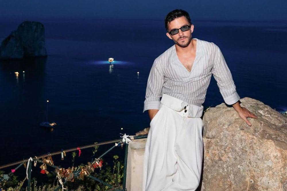 Fakta Asmara Jonathan Bailey