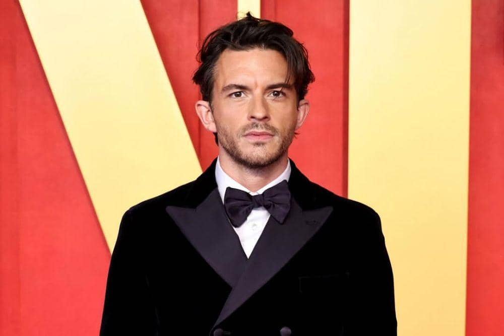 Fakta Asmara Jonathan Bailey