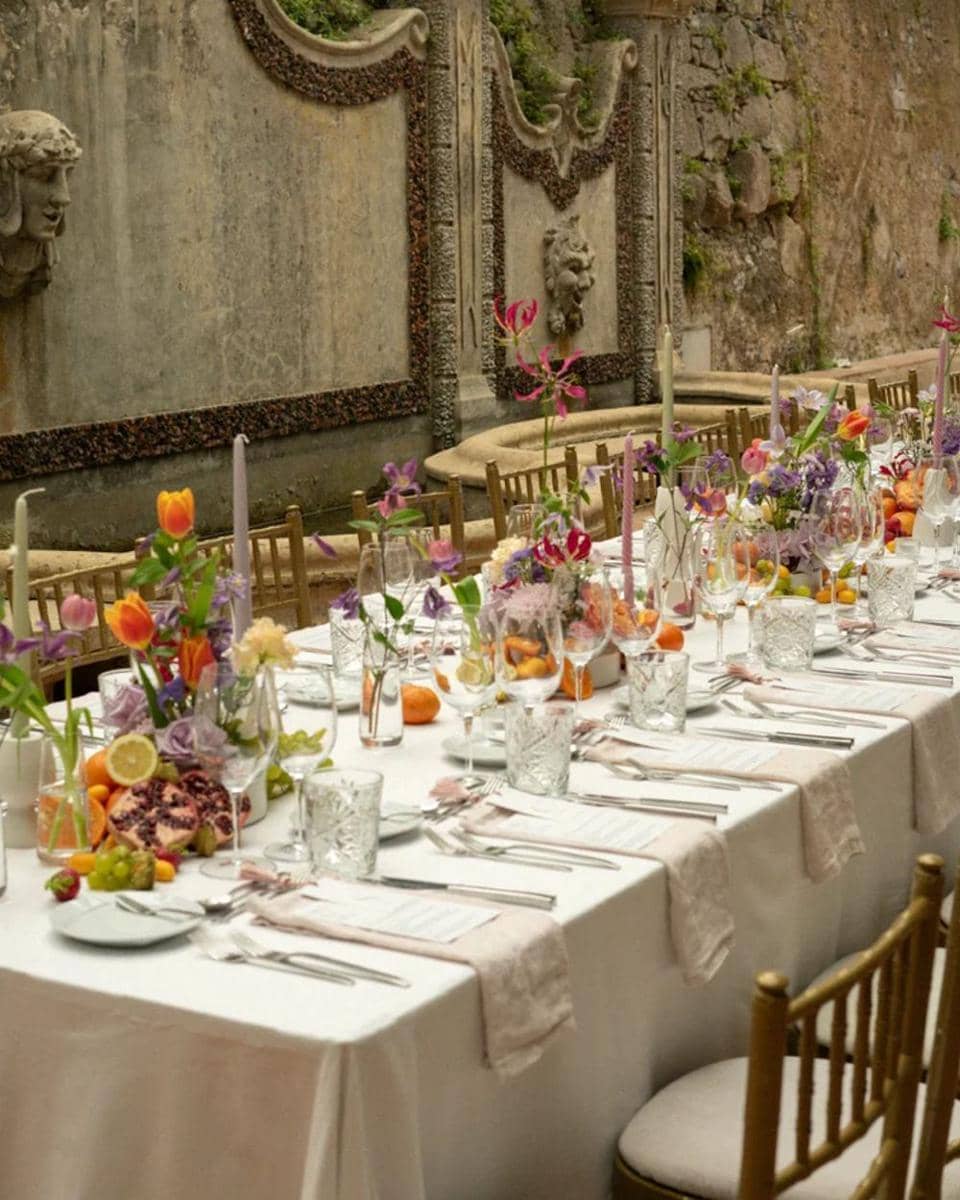 Ide Instalasi Bunga untuk Dekorasi Pernikahan yang Unik