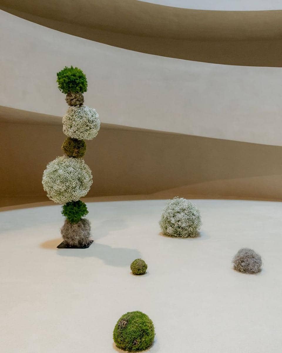 Ide Instalasi Bunga untuk Dekorasi Pernikahan yang Unik