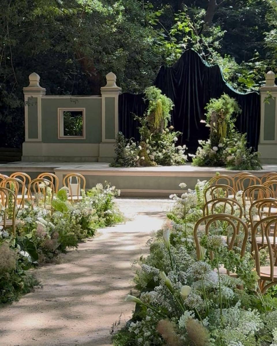 Ide Instalasi Bunga untuk Dekorasi Pernikahan yang Unik