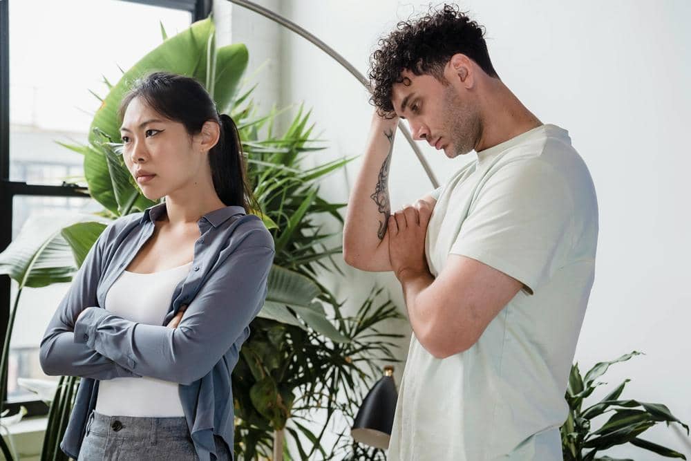 ilustrasi perempuan tersinggung (pexels.com/Timur Weber)