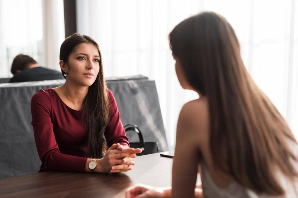 ilustrasi perempuan ngobrol (freepik.com/freepik)