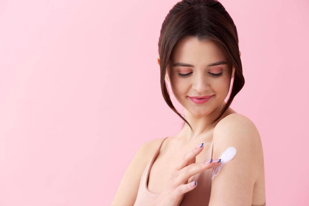 https://www.freepik.com/free-photo/medium-shot-smiley-woman-using-body-cream_25967289.htm#fromView=search&page=1&position=6&uuid=505e0116-3a41-408f-9fe0-859fc83bbbca&query=bodylotion