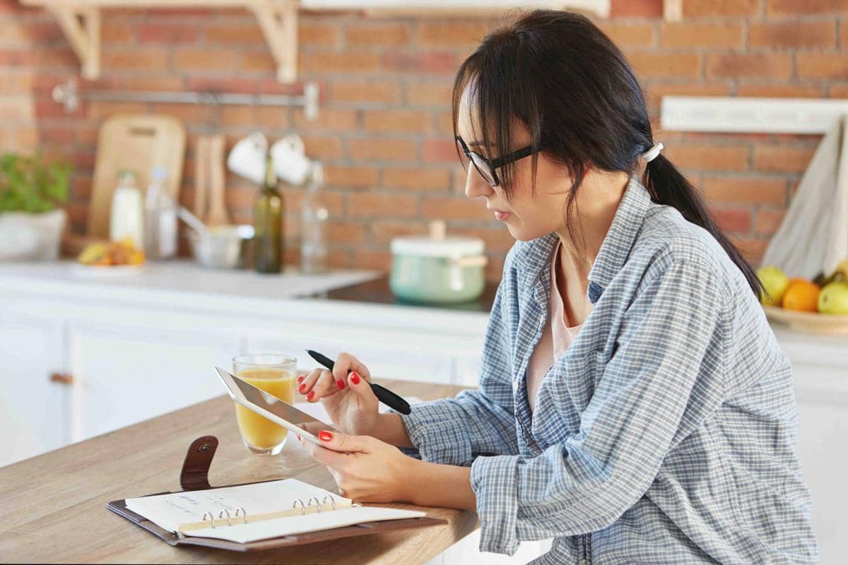 ilustrasi bikin daftar belanja