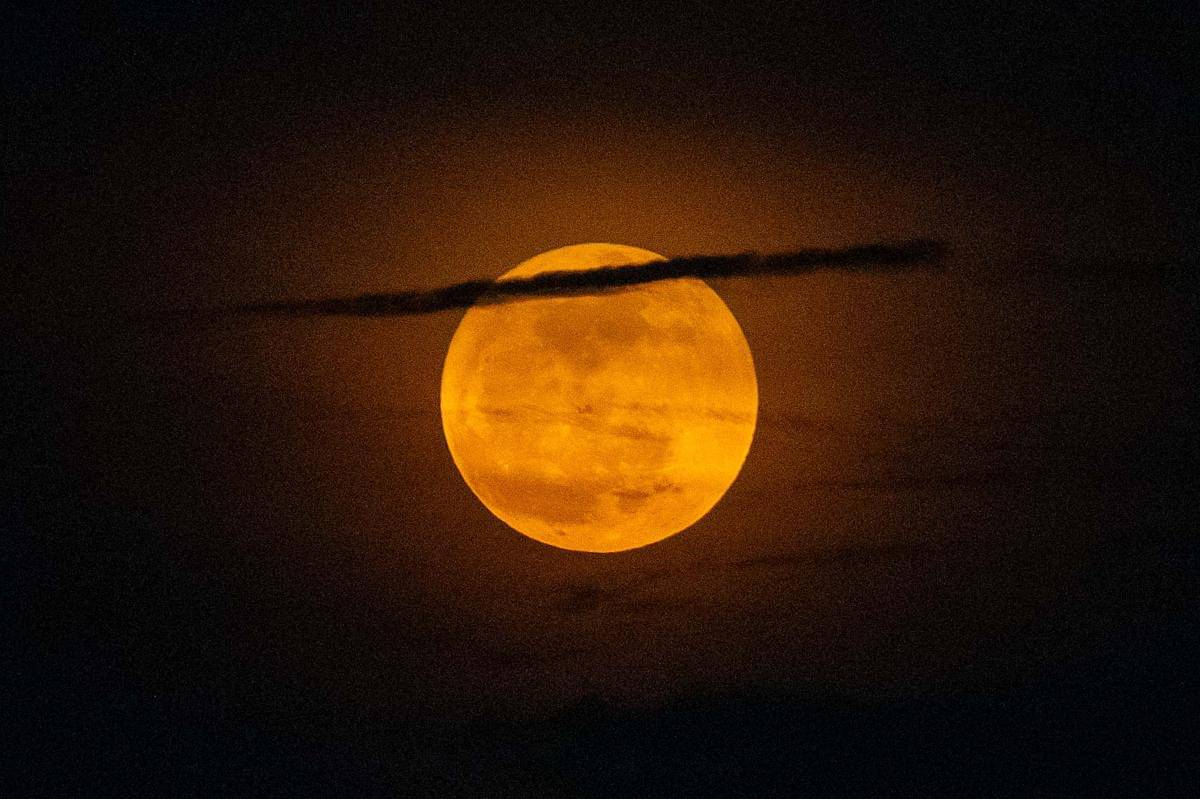 Fakta Tentang Fenomena Supermoon Terakhir 2025 Muncul 5 Desember