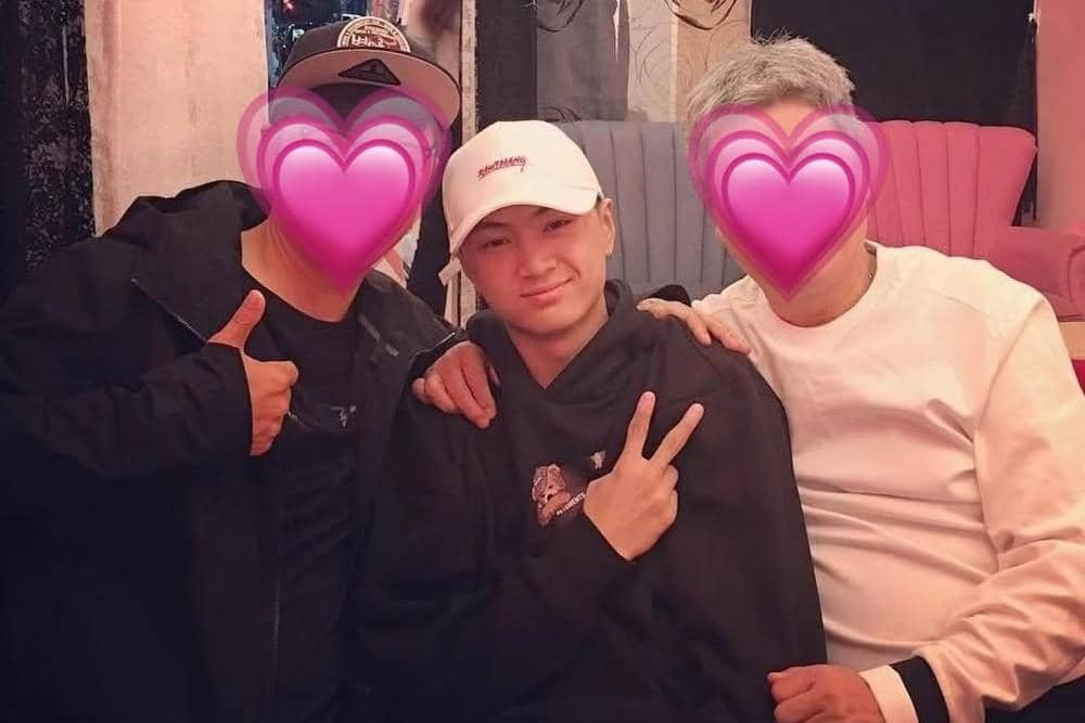 our lovely jongseong w his dad n uncle🥹🌷🤍#JAY #박종성 #엔하이픈 #제이 #tojays_fashion #ENHYPEN.jpg