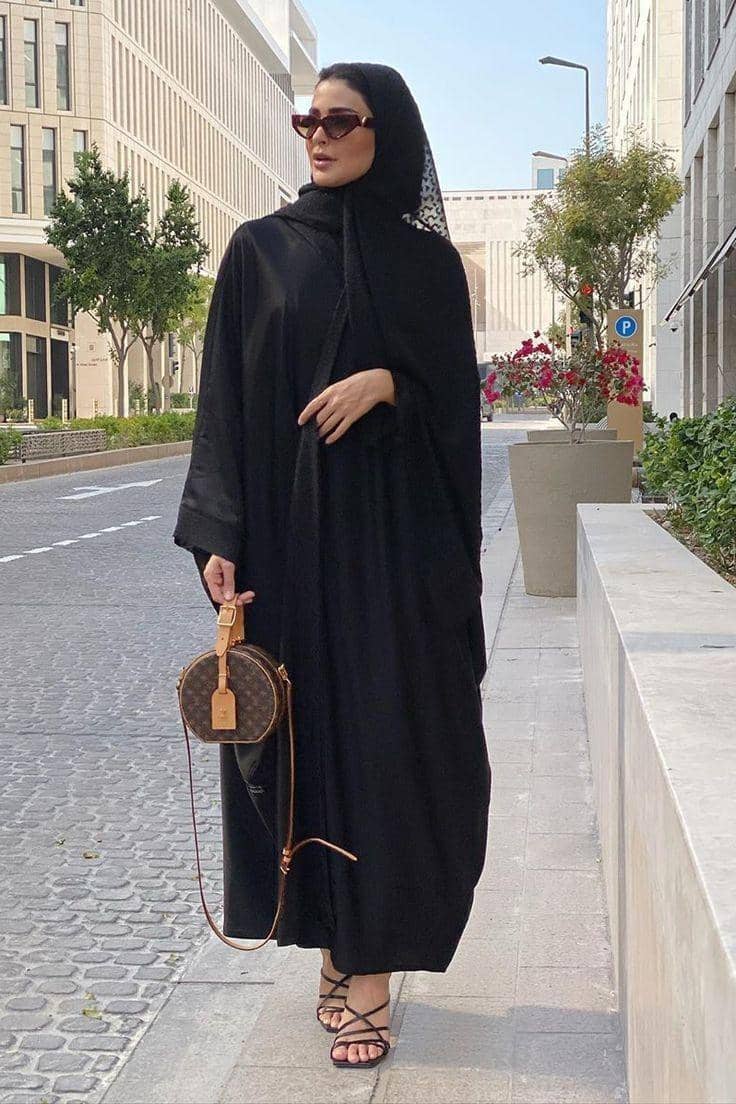 perbedaan abaya dan tunik