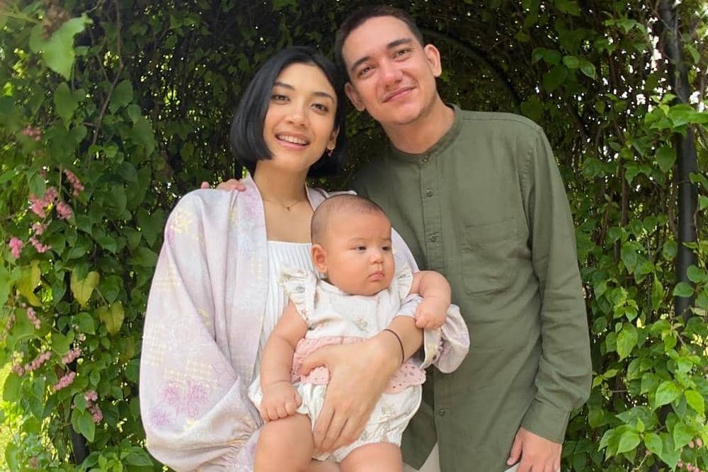 Adipati Dolken dan keluarga (instagram.com/cantitachril)