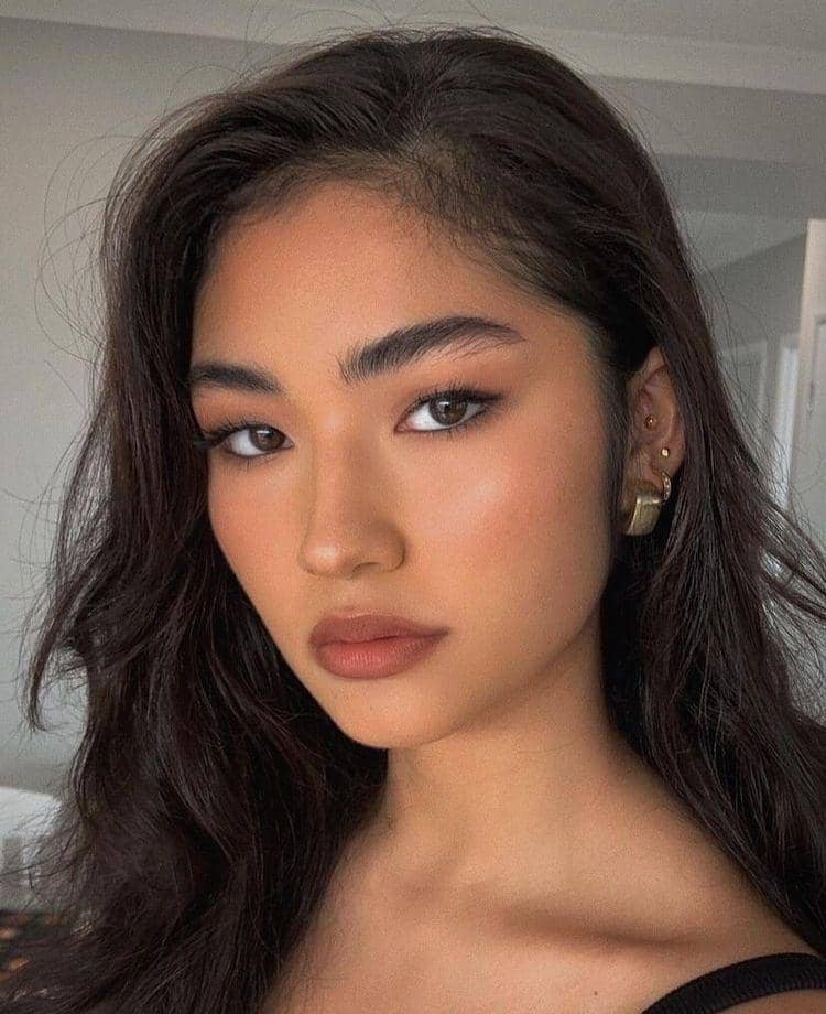 inspirasi makeup wisuda untuk kulit sawo matang