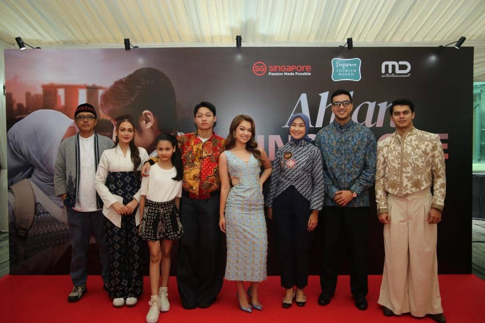 Pemain dan Tim Produksi Film Ahlan Singapore bersama Tim MD Entertainment dan Singapore Tourism Board-01.JPG
