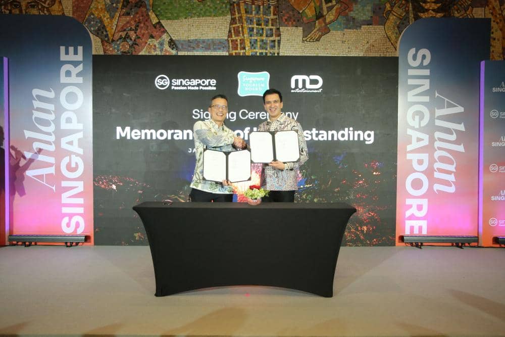 Oliver Chong, Asst Chief Executive, Intl Group STB bersama Manoj Punjabi, CEO dan Founder MD Entertainment.JPG