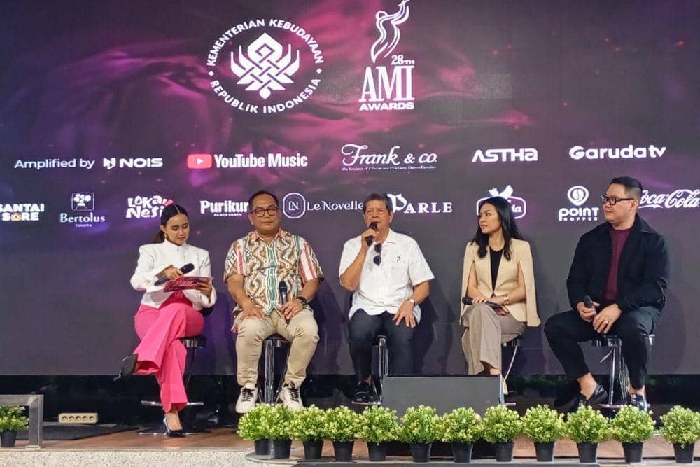 Ketua Umum YAMI, Candra Darusman, di konferensi pers Malam Puncak 28 Tahun AMI Awards pada Kamis (13/11/2025). (Dok. POPBELA.com/Evelyn Anggraini)