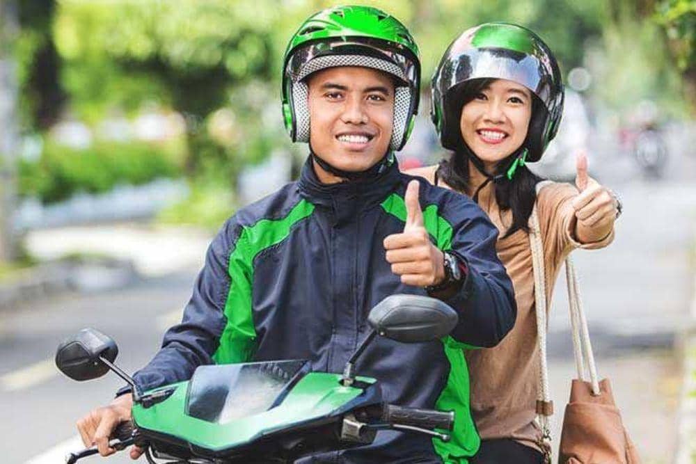 Ilustrasi penumpang menggunakan ojek online.