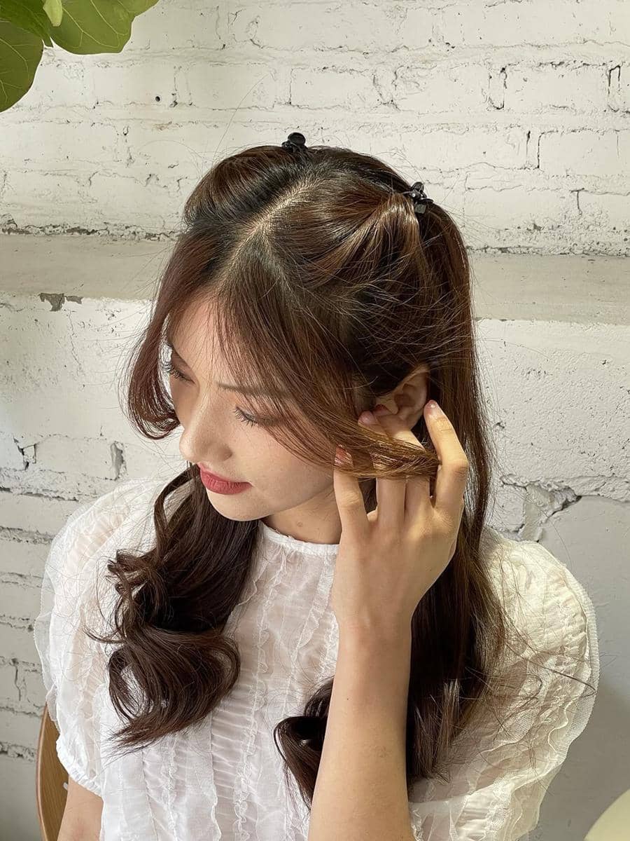 ide styling rambut dengan mini claw clip