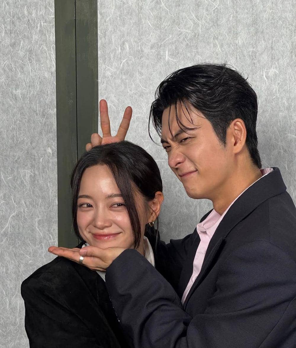 Potret Kedekatan Kang Tae Oh dan Kim Se Jeong