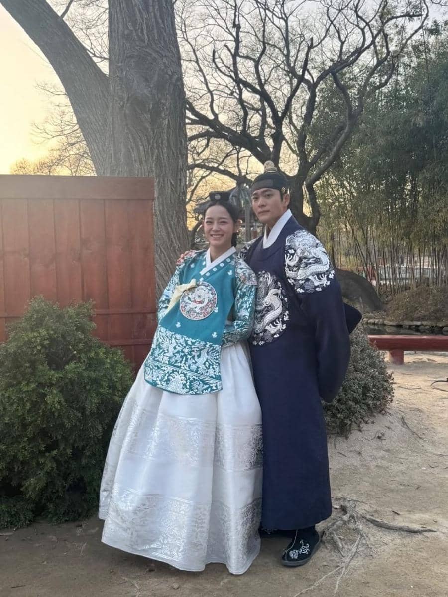 Potret Kedekatan Kang Tae Oh dan Kim Se Jeong