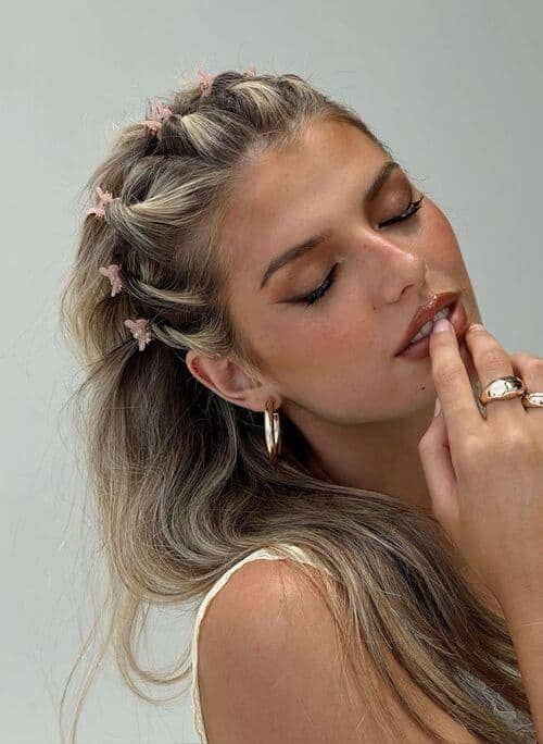 ide styling rambut dengan mini claw clip