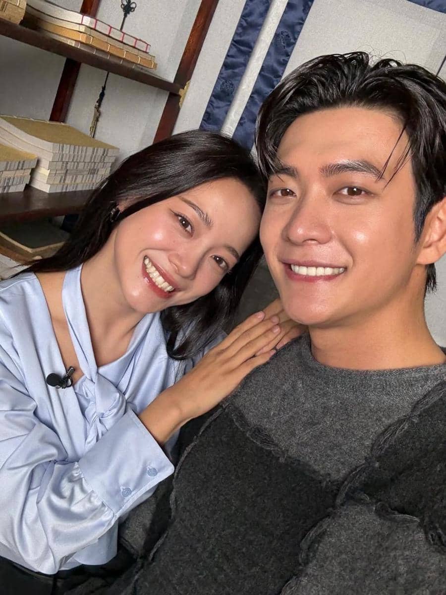 Potret Kedekatan Kang Tae Oh dan Kim Se Jeong