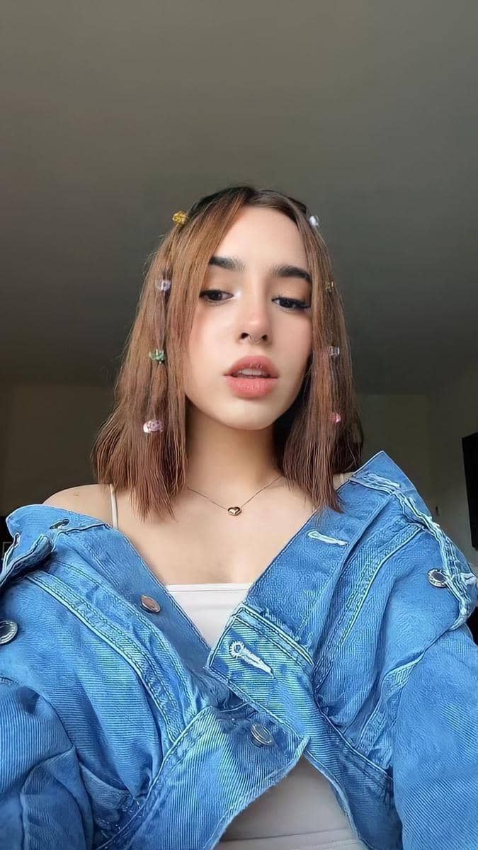 ide styling rambut dengan mini claw clip