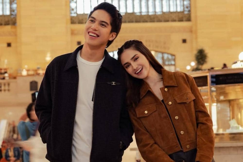 Throwing it back to our dates in New York. The autumn is definitely our favorite season. @coach .jpg