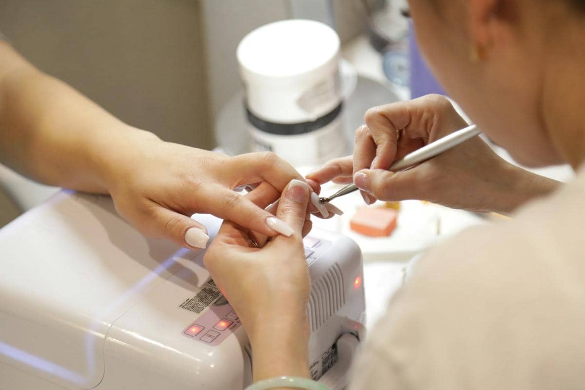 5 Cara Menjaga Kuku Tetap Sehat di Tengah Tren Nail Art