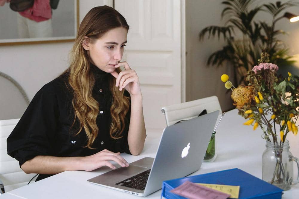 ilustrasi perempuan bekerja (pexels.com/Polina Zimmerman)