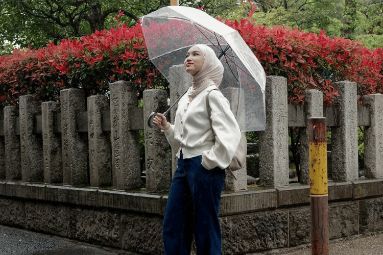 Cover OOTD Hujan Hijab - instagram.comnadyakelfinta.png