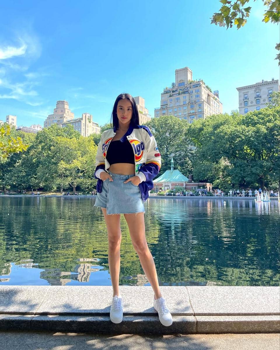 ide mix and match sneakers ala Anya Geraldine 