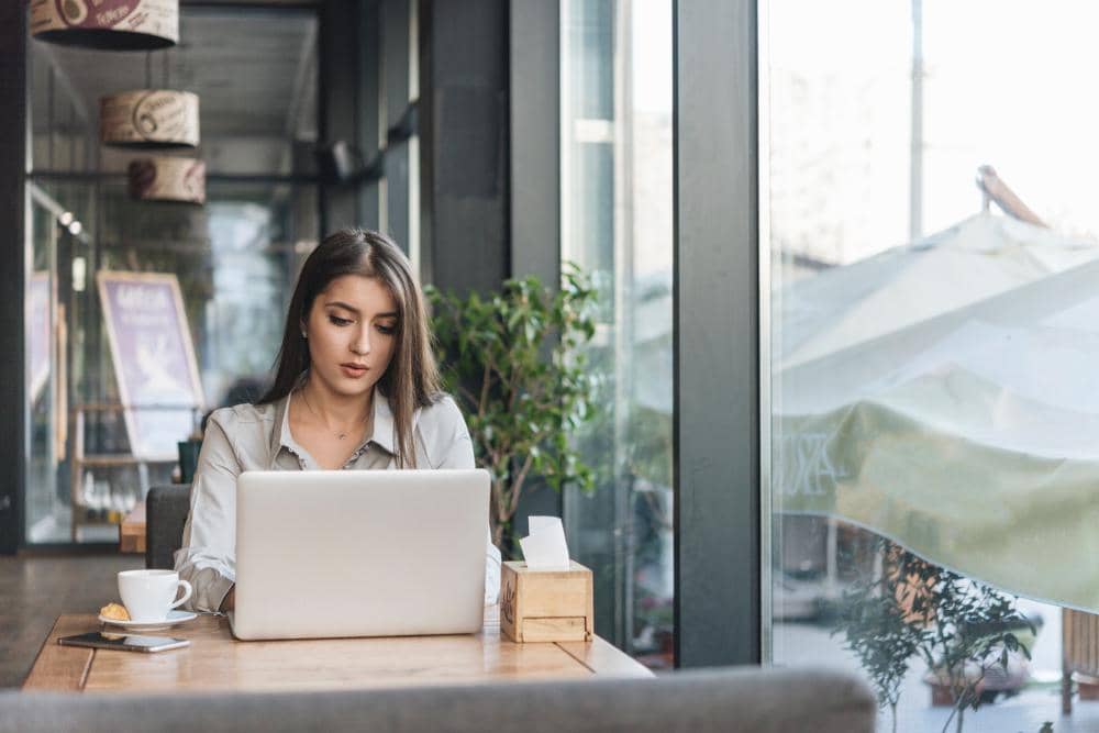 ilustrasi perempuan bekerja (freepik.com/freepik)