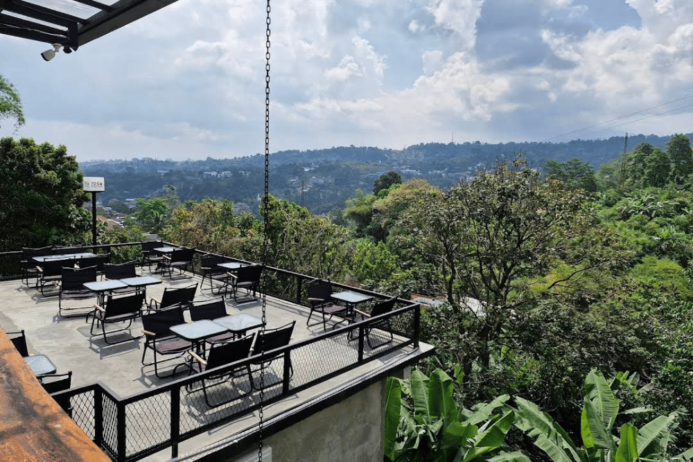 Coffee shop view gunung di Bandung