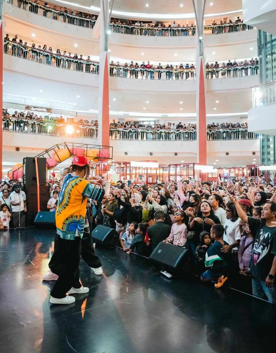 Performance by Moluccan Soul.jpg