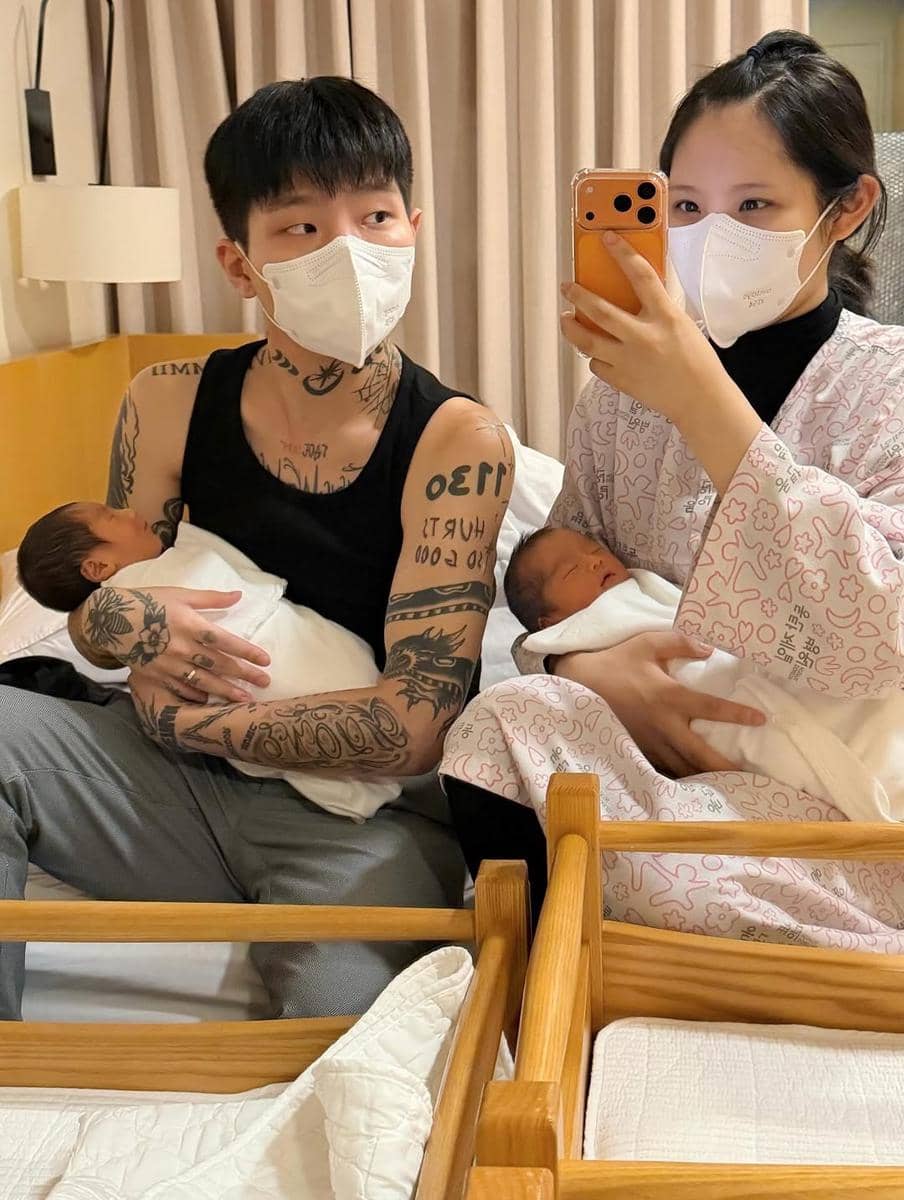 Heesun melahirkan anak kembar