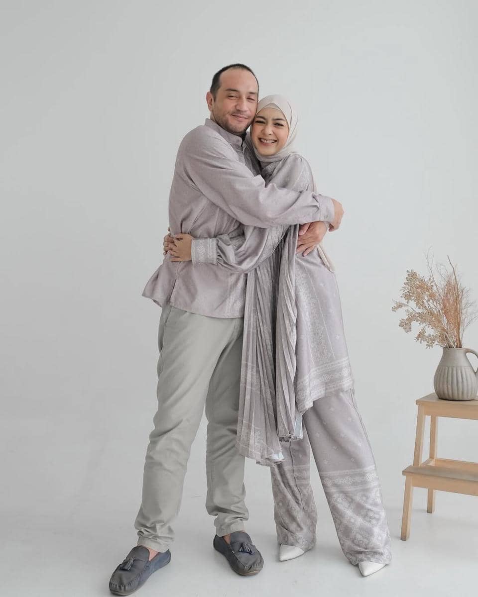 Hawa2 lebaran udh berasa bangett nihhh🤍Gimana2 Udah hunting2 baju lebaran untuk keluargaSini2...jpg